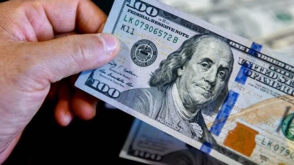 أسعار الدولار في البنوك تظل ثابتة اليوم