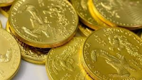 إغلاق مضيق هرمز يؤثر على أسعار الجنيه الذهب والمعدن الأصفر في حالة ترقب