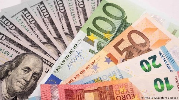 استقرار العملات الأجنبية في البنوك والدولار واليورو في وضع ثابت