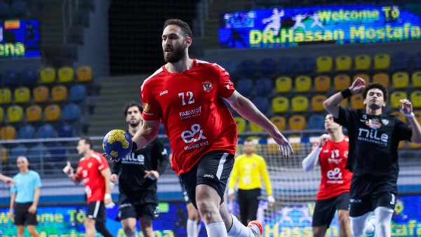 الأهلي يتوج بطلاً لدوري المحترفين لكرة اليد بفوزه على الزمالك 31-22