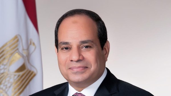 الرئيس السيسي يصل مطار لارنكا الدولي في بداية زيارته لقبرص