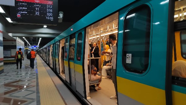 النقل تكشف عن طرق الدفع الحديثة في مترو الأنفاق وLRT
