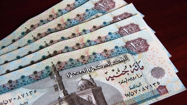 بدء صرف مرتبات أبريل للعاملين بالدولة عبر أجهزة الصراف الآلي