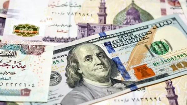 سعر الدولار يتجاوز 52 جنيها في البنوك خلال منتصف التعاملات