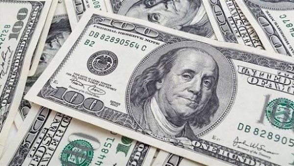 سعر الدولار يتراجع أمام الجنيه في 9 بنوك اليوم