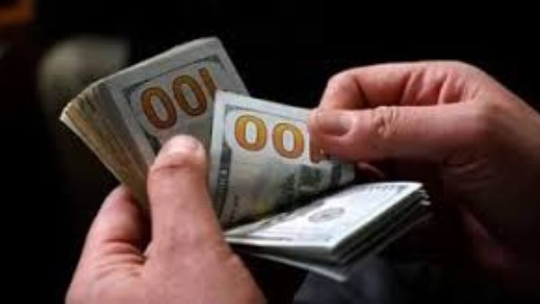 سعر الدولار يتراجع اليوم في البنوك وبيانات البنك المركزي تظهر التفاصيل
