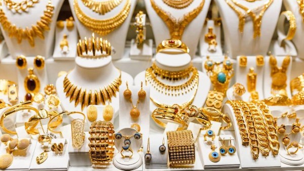 سعر جرام الذهب عيار 21 ينخفض اليوم الثلاثاء