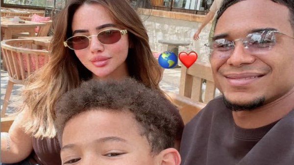 سيف الدين الجزيري يشارك صورًا عائلية على إنستجرام