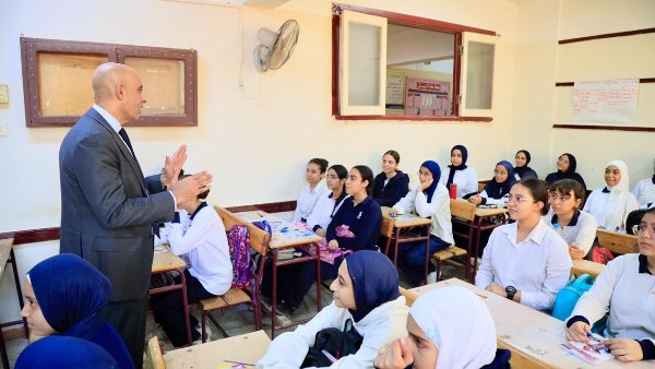 طلاب الصف الثاني الثانوي يواجهون تحديات في مادة الثقافة المالية