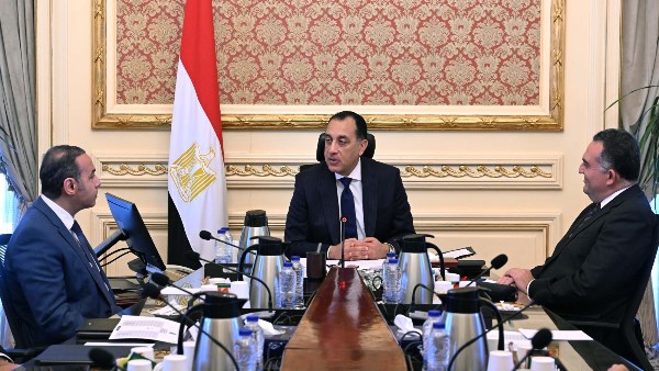 مدبولي يطلب تسريع إنهاء مشروعات قوانين تنظيم سوق المال