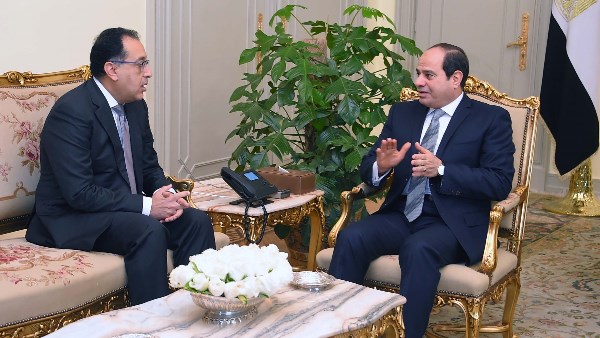 مدبولي يهنئ السيسي بعيد العمال ويؤكد دور العمال في التنمية