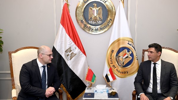 مصر وبيلاروسيا تناقشان تعزيز التعاون في الصناعات الثقيلة