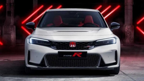 هوندا سيفيك تايب R 2026 بقوة 315 حصان وتصميم رياضي