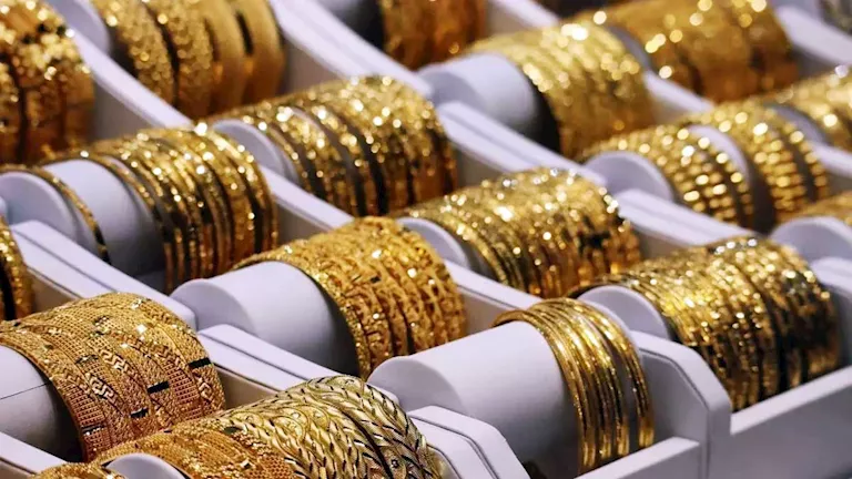 أسعار الذهب في السوق المحلي تشهد انخفاضًا خلال تعاملات اليوم المسائية