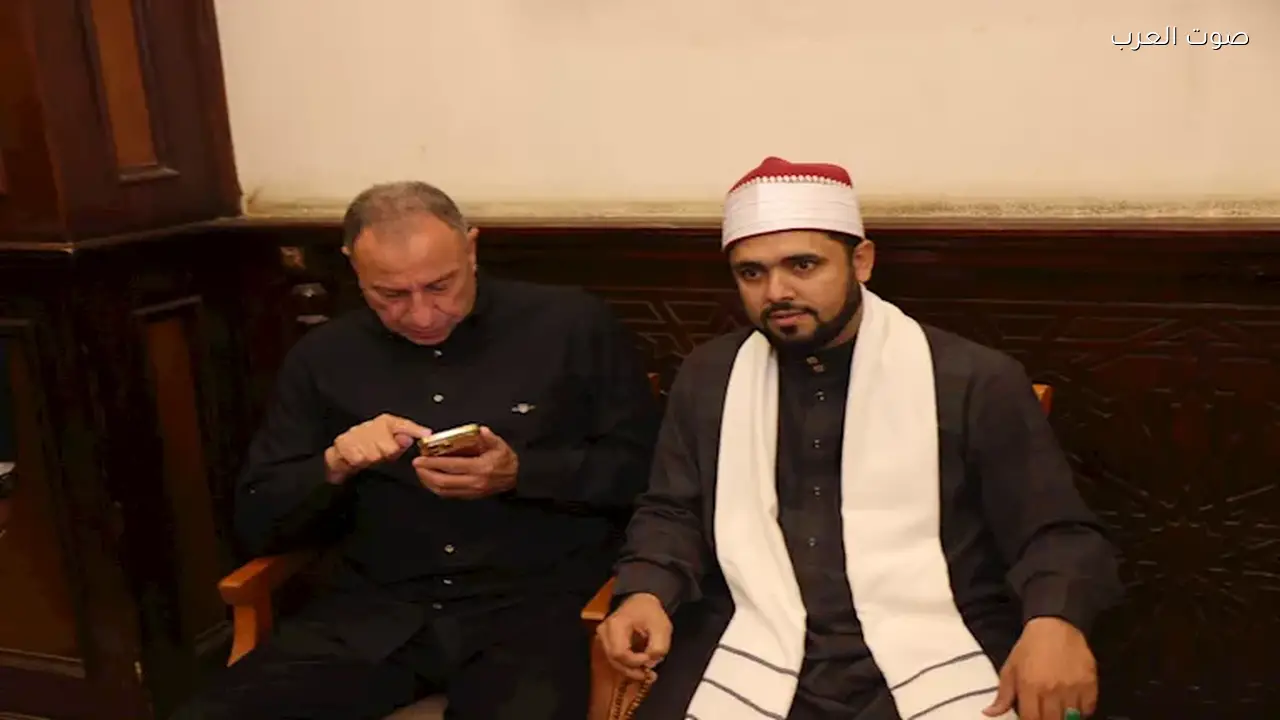 شخصيات عامة ورياضيون، في عزاء شقيقة محمد عبده صالح بحضور وزير الإعلام والخطيب